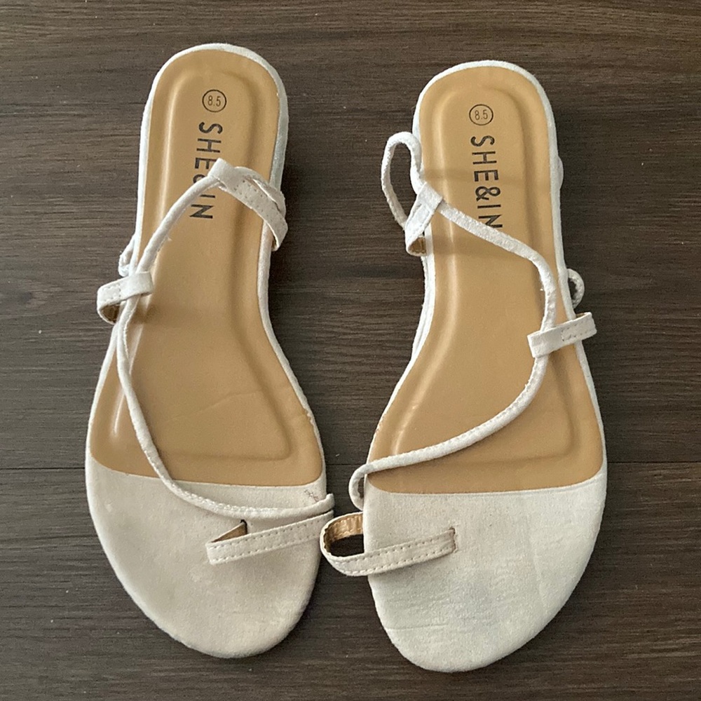 SHE&IN Flats